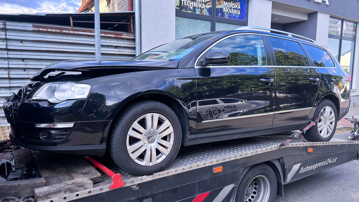 Vůz na náhradní díly VW Passat B6 kombi 2009 CBAB LQV LC9X