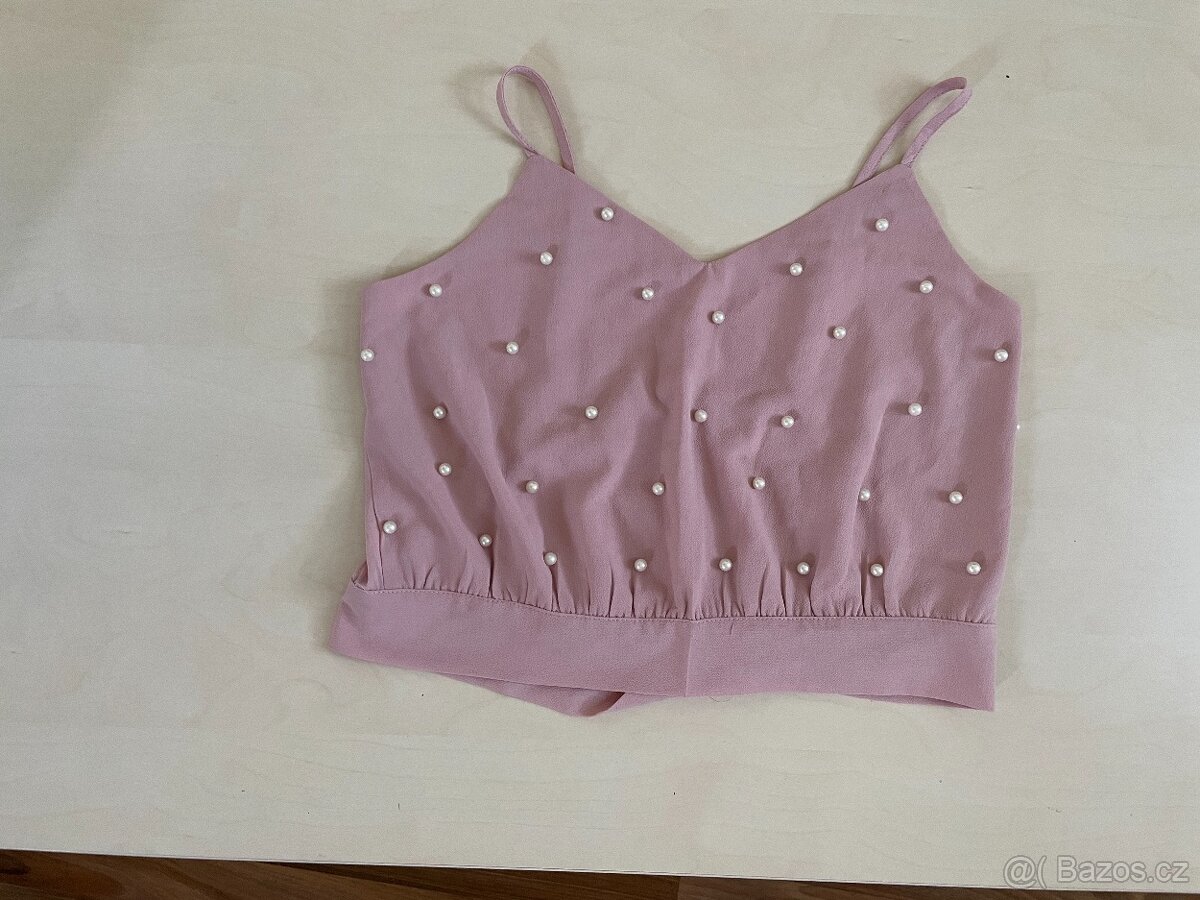 Crop top s našitými perličkami, vel není cca S, měřte