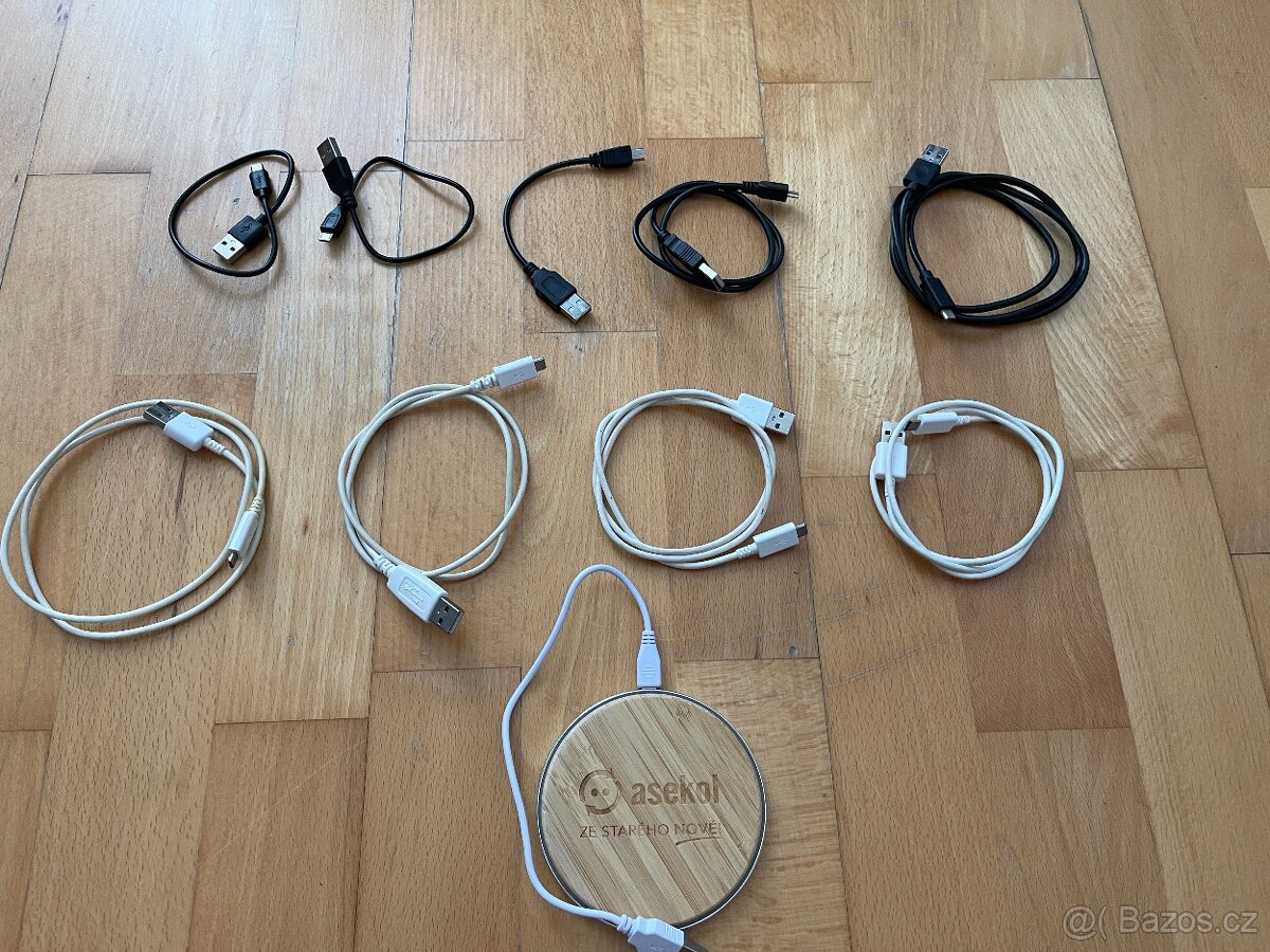 9x nabíječka Micro USB + 1x bezdrátová naiječka na telefon