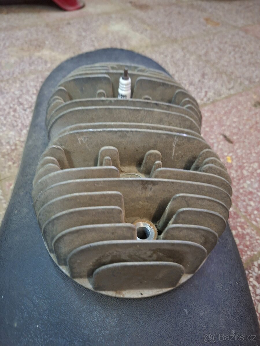 Jawa 350 panenka hlavy motoru