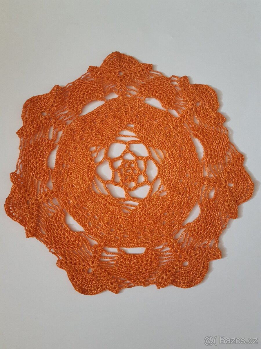 Oranžová háčkovaná dečka