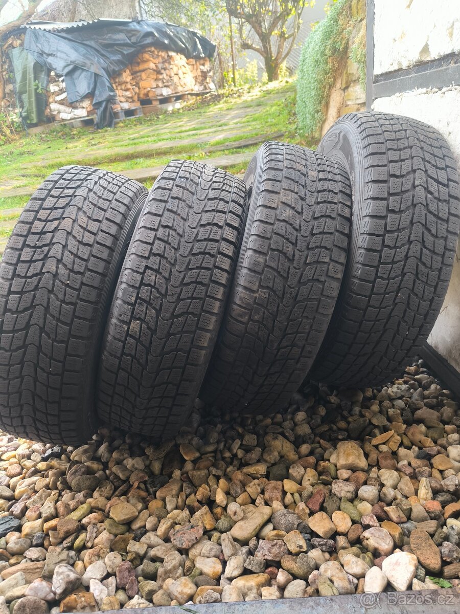 Dunlop Grandtrek 215/70/16