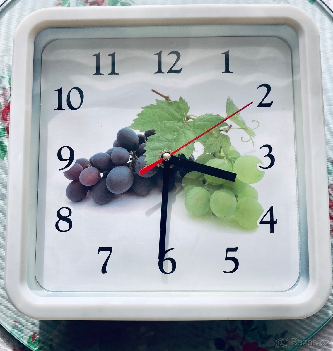 Nástěnné hodiny s tichým chodem