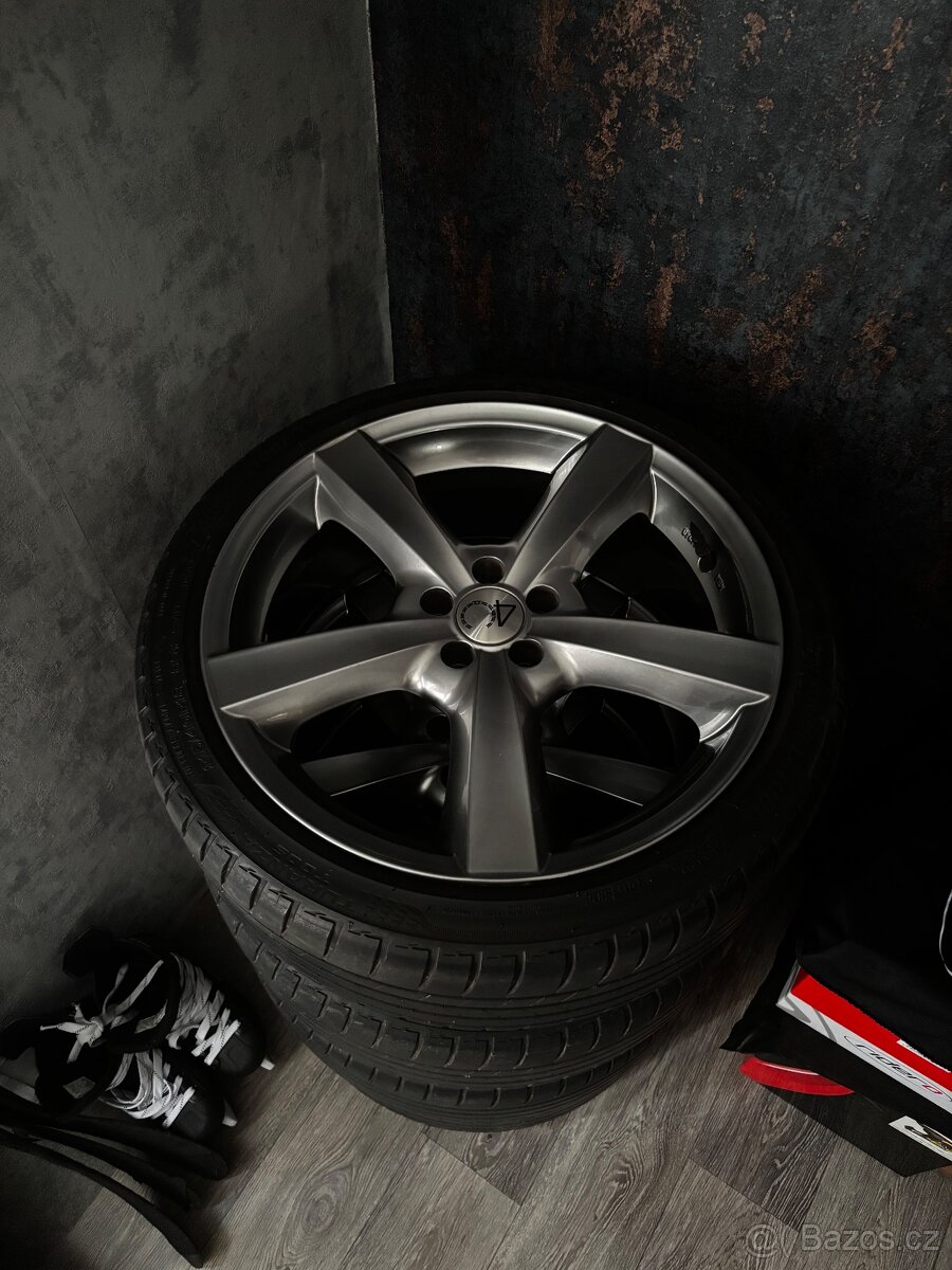 Letní obutá sada Chrysler, disky 7,5x18 ET35 5x100x57