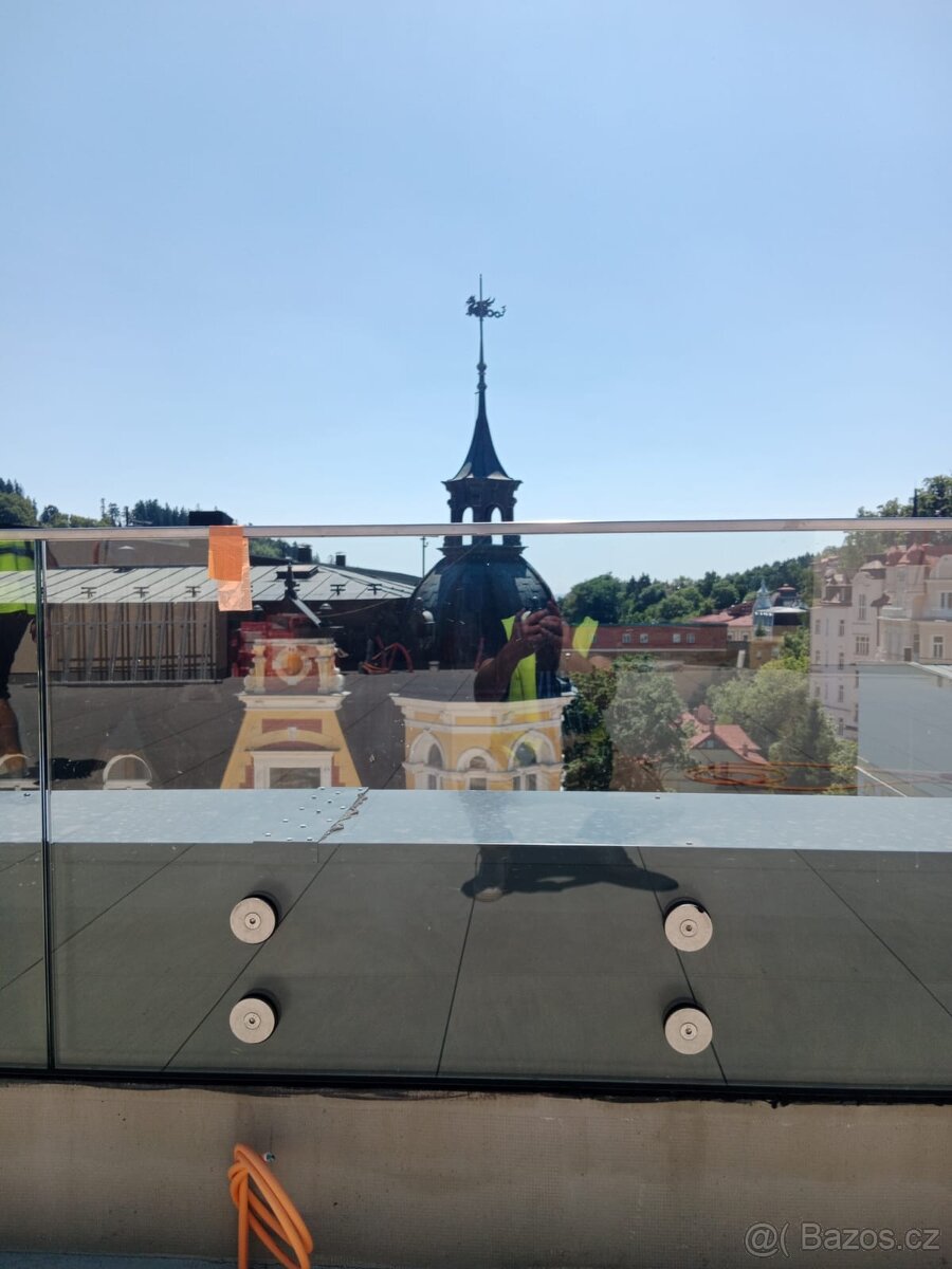 Tvrzené skleněné balkonové zábradlí Isotherm ,cena za 3 ks