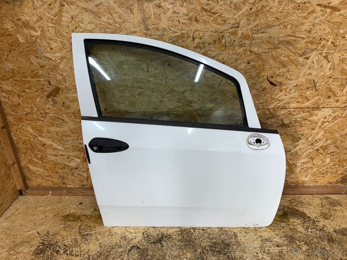 PRAVÉ PŘEDNÍ DVEŘE FIAT LINEA 2007-2012
