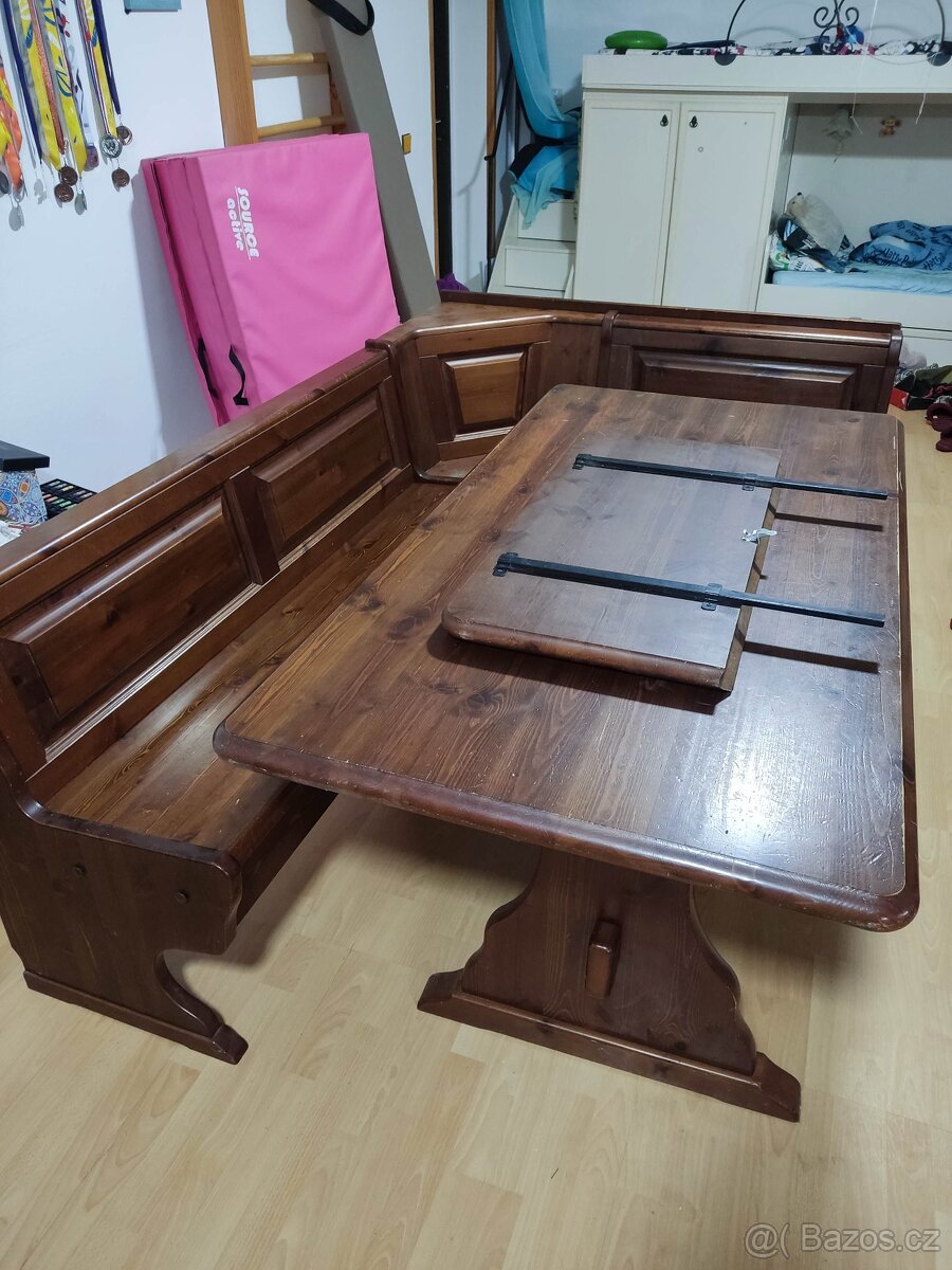 Stůl s Dřevěná rohová lavice