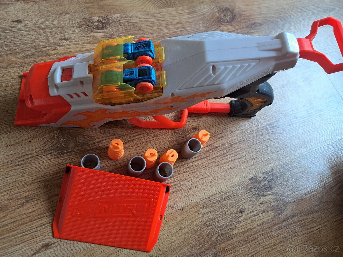 NERF Nitro střílení autíček