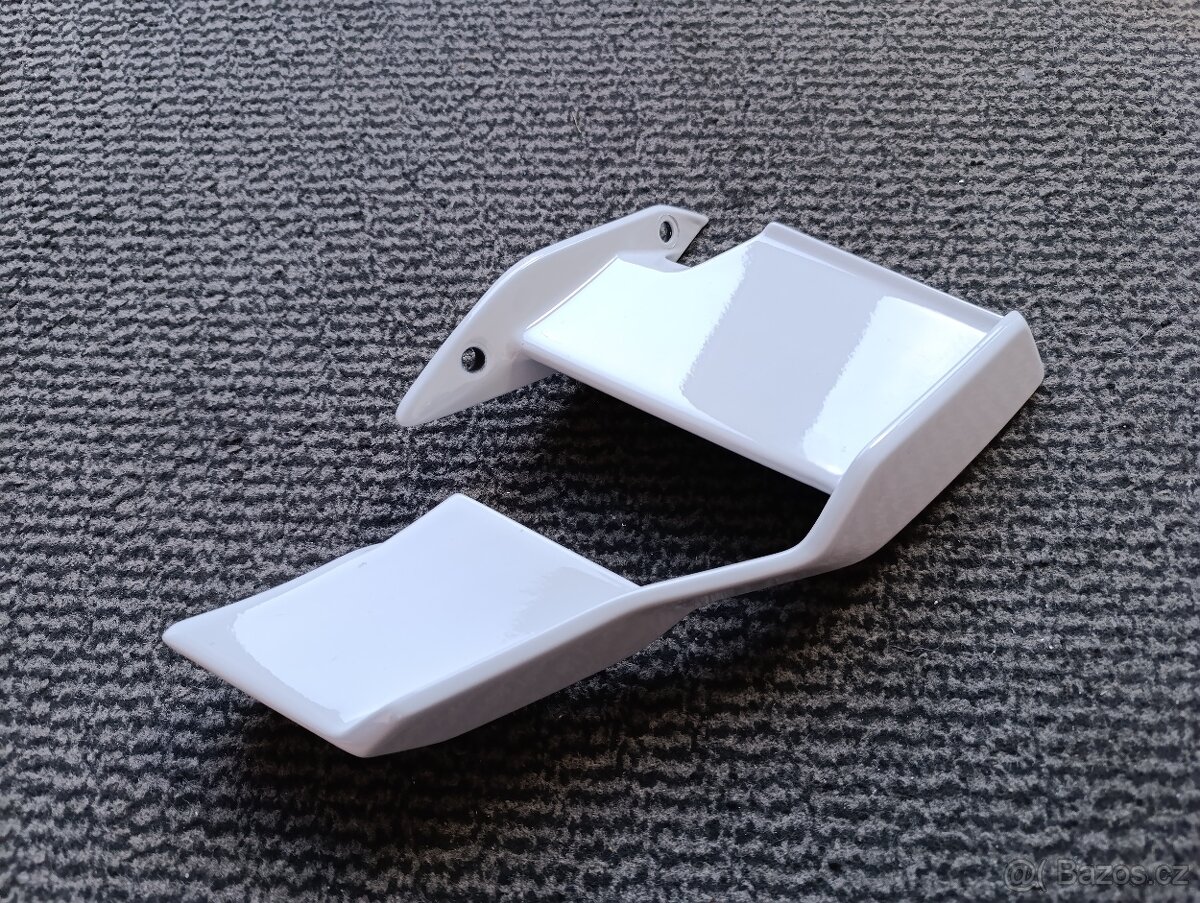 BMW m1000r křídlo levé