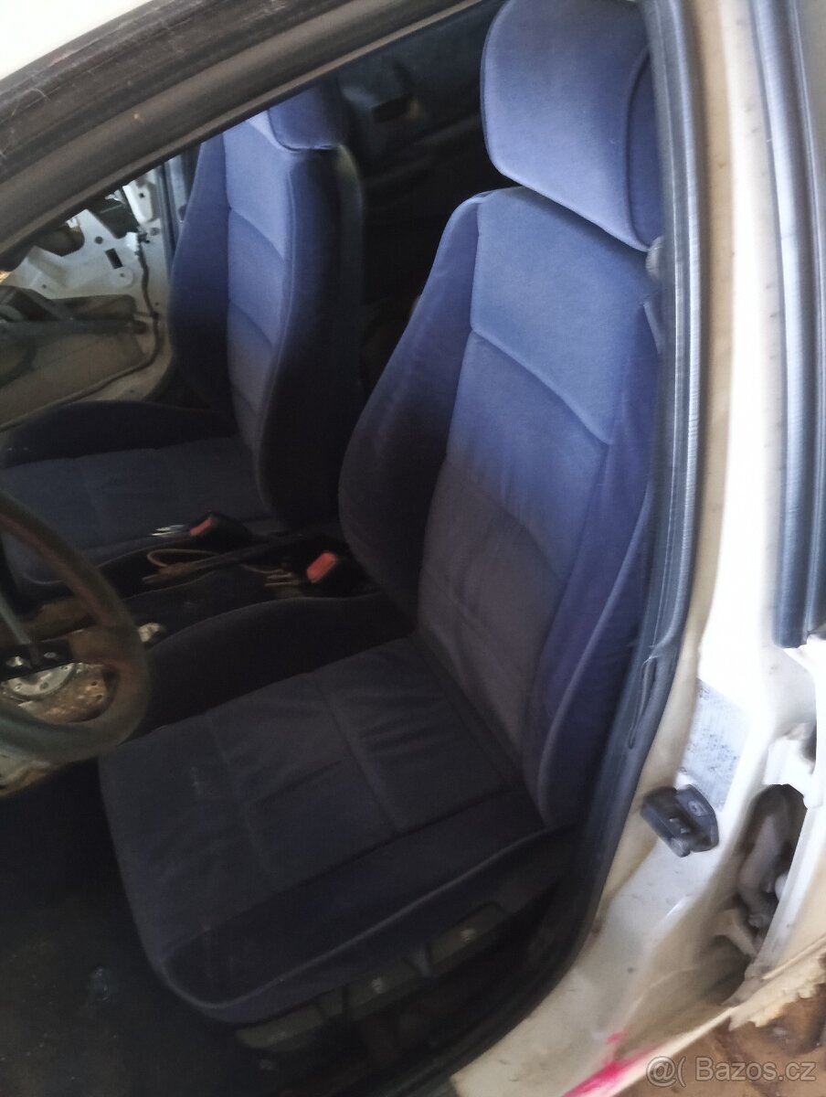 Přední sedadla BMW E36 sedan modrý dekor