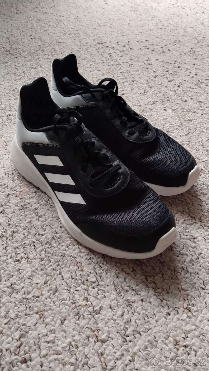 Adidas sporotvní boty snekers do tělocvičny vel. EU39,5