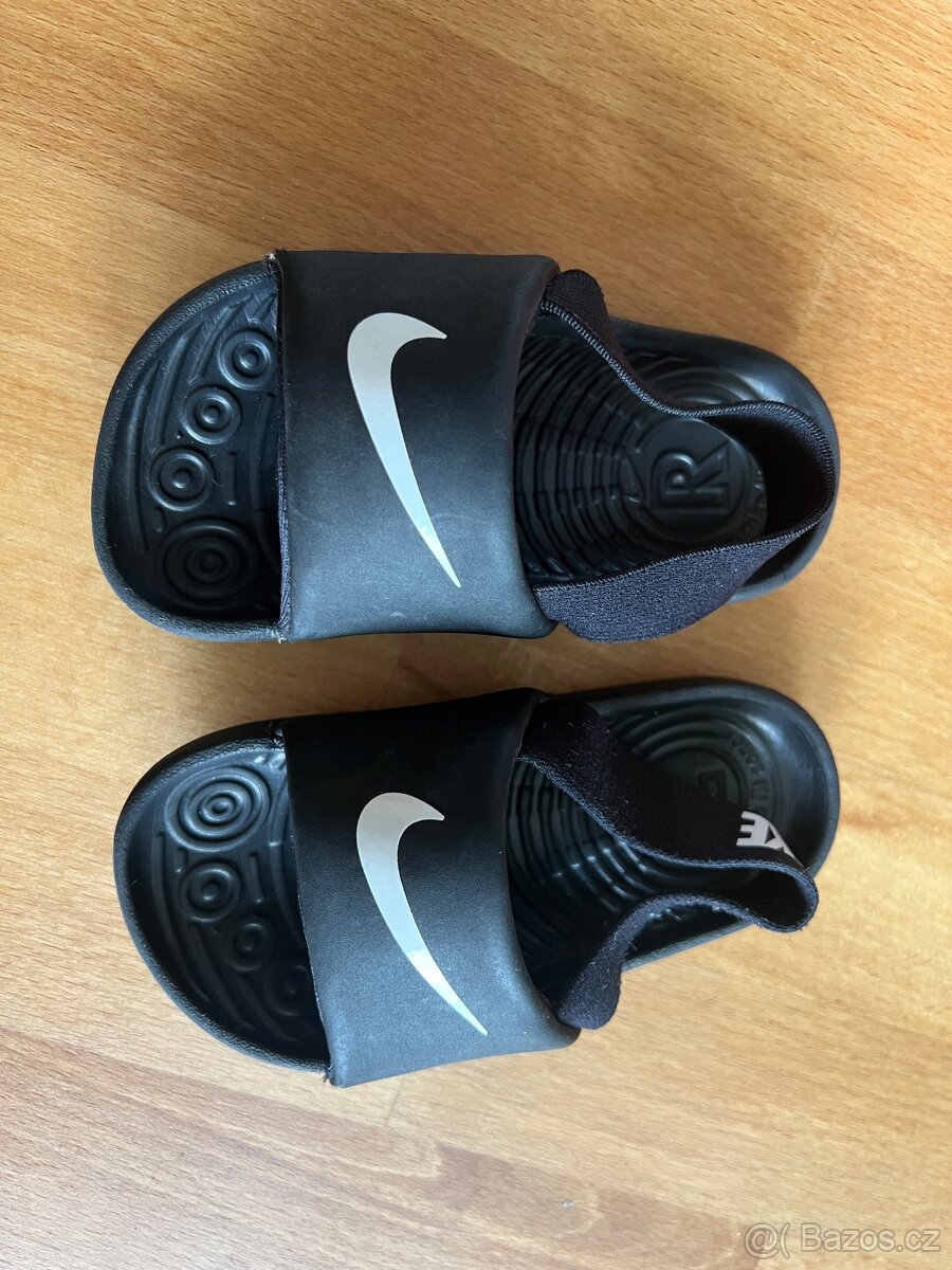 Baby Nike pantofle vel 22
