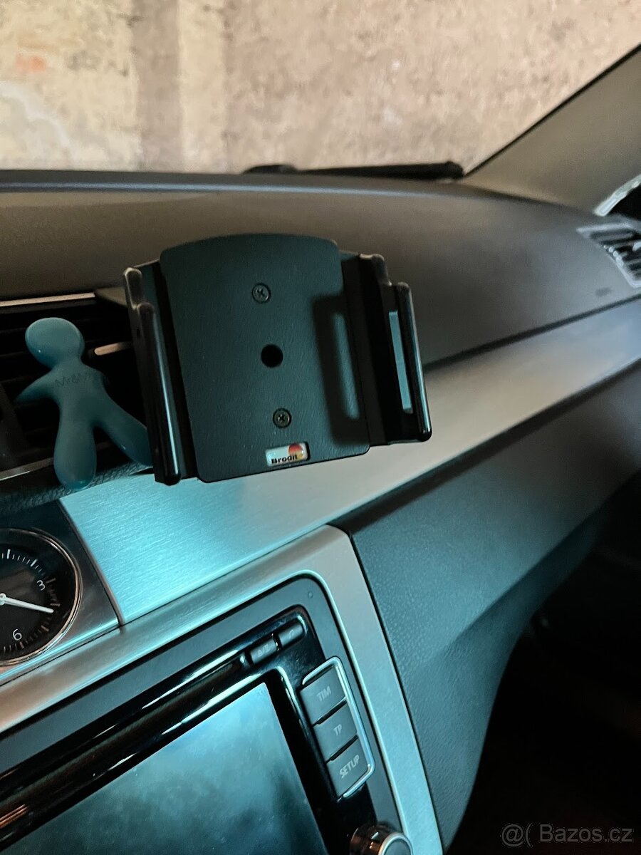 Brodit držák telefon VW Passat B6 / B7