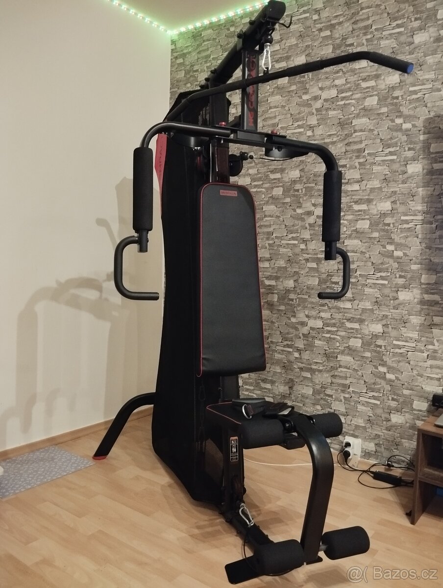 Posilovací stroj