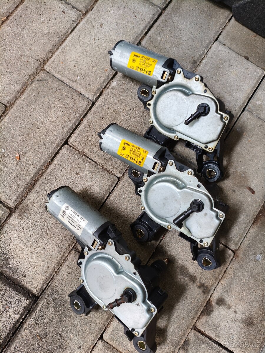 Motor stěrače zadní leon 1M