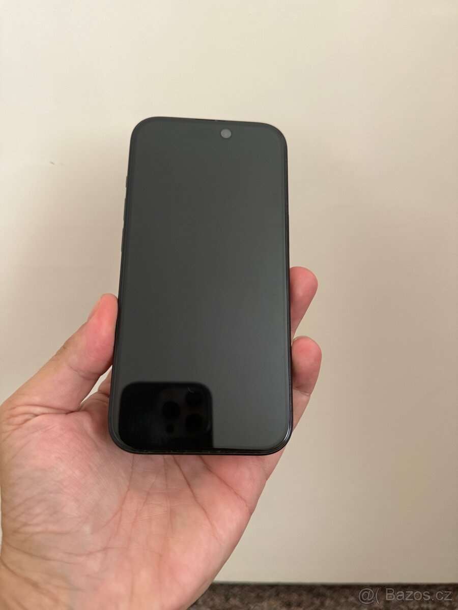 Apple iPhone 15 128gb Black. 100% stav. Zaruka 21 mesicu.