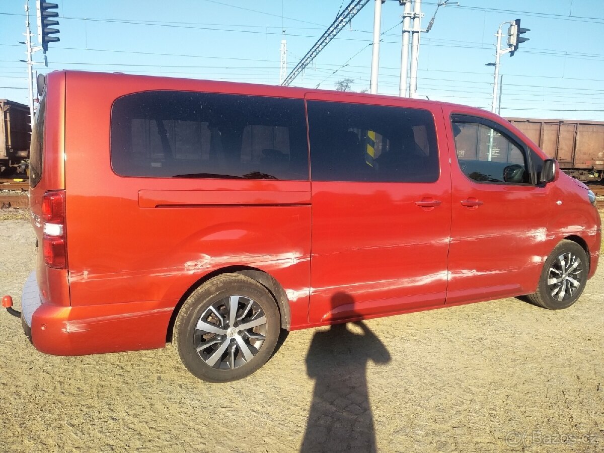 pravé přední a výsuvné zadní dveře na TOYOTU PRO Ace 2021..