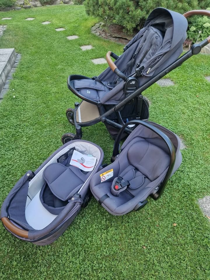 BRITAX RÖMER Set kočárek Smile 4 Midnight Grey + autosedačka