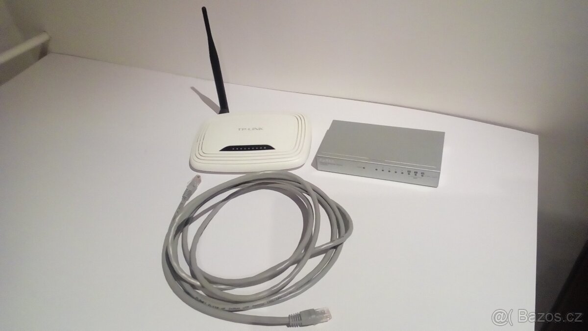 WIFI ROUTER TP-LINEK , ZyXEL 8x FE108A..Svítidlo nad zrcadlo