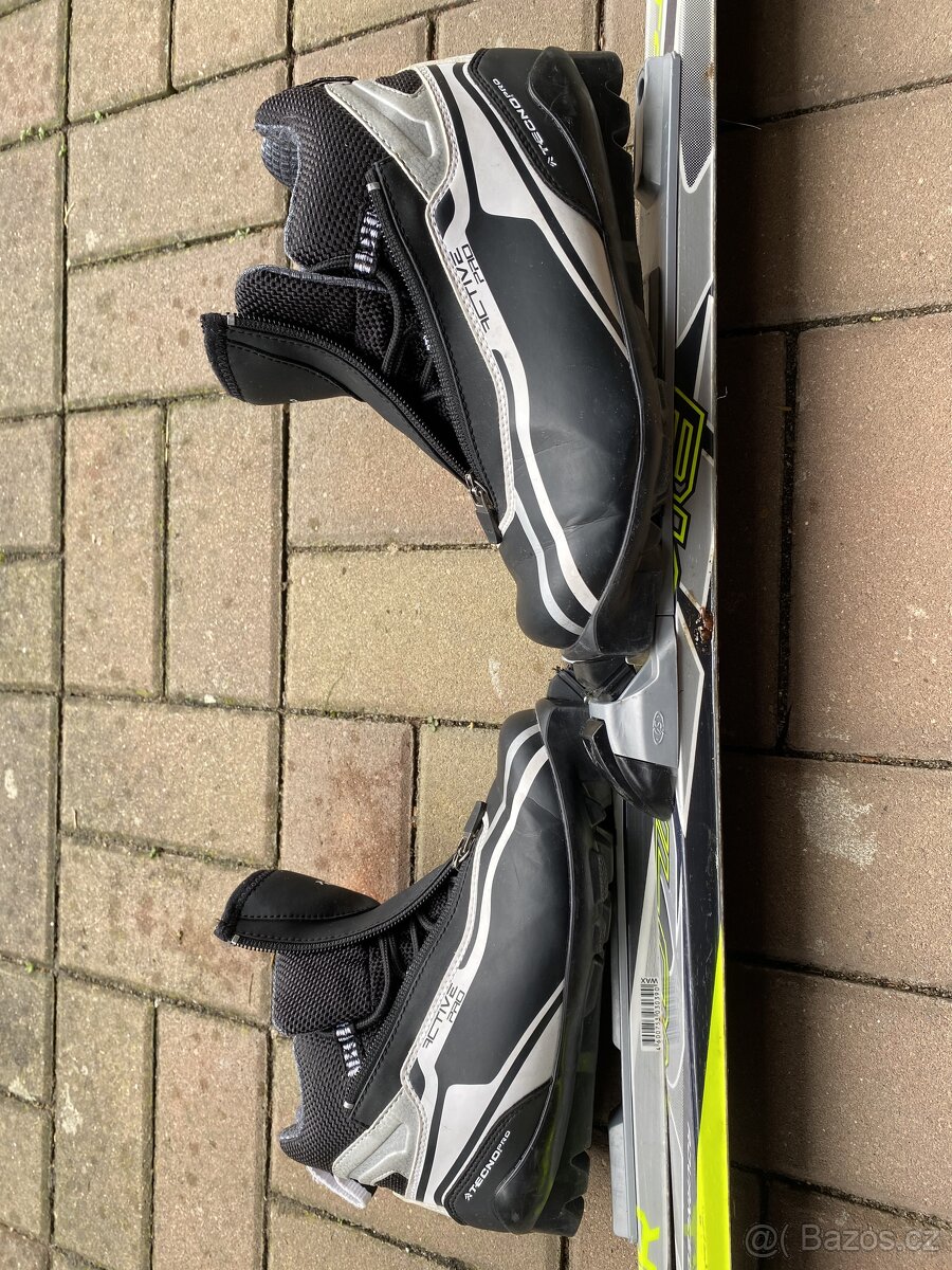 Set dětské běžecké lyže 150cm a boty stélka 24cm