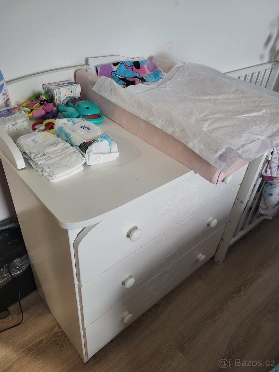 Přebalovací komoda a skříň pro miminko