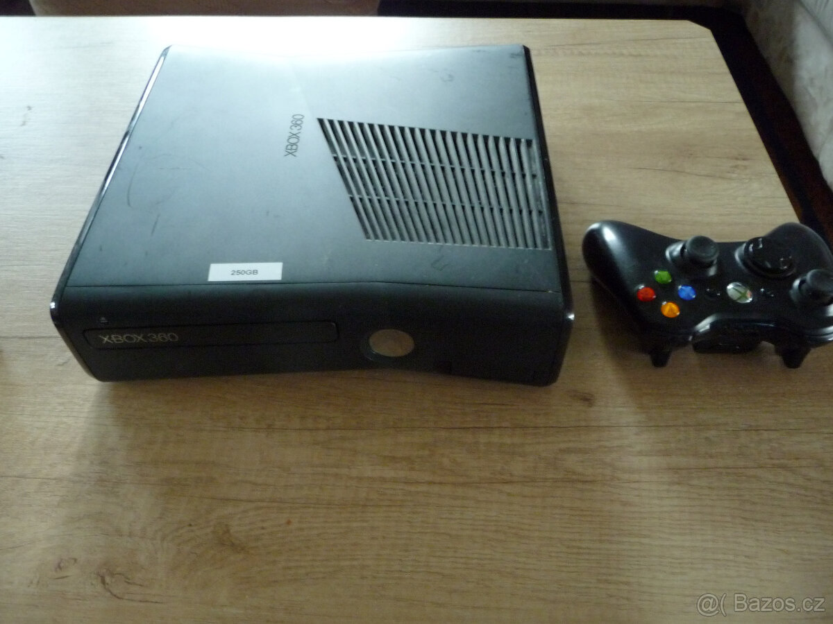 XBOX360 250G KONZOLE + 10 HER