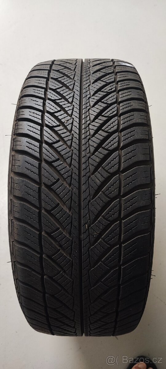 1ks 245/45R18 Goodyear UltraGrip, DOT 4420, 7.6mm. Run Flat.