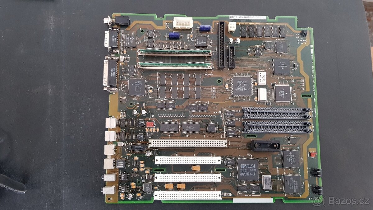 Základní deska Apple + hardware