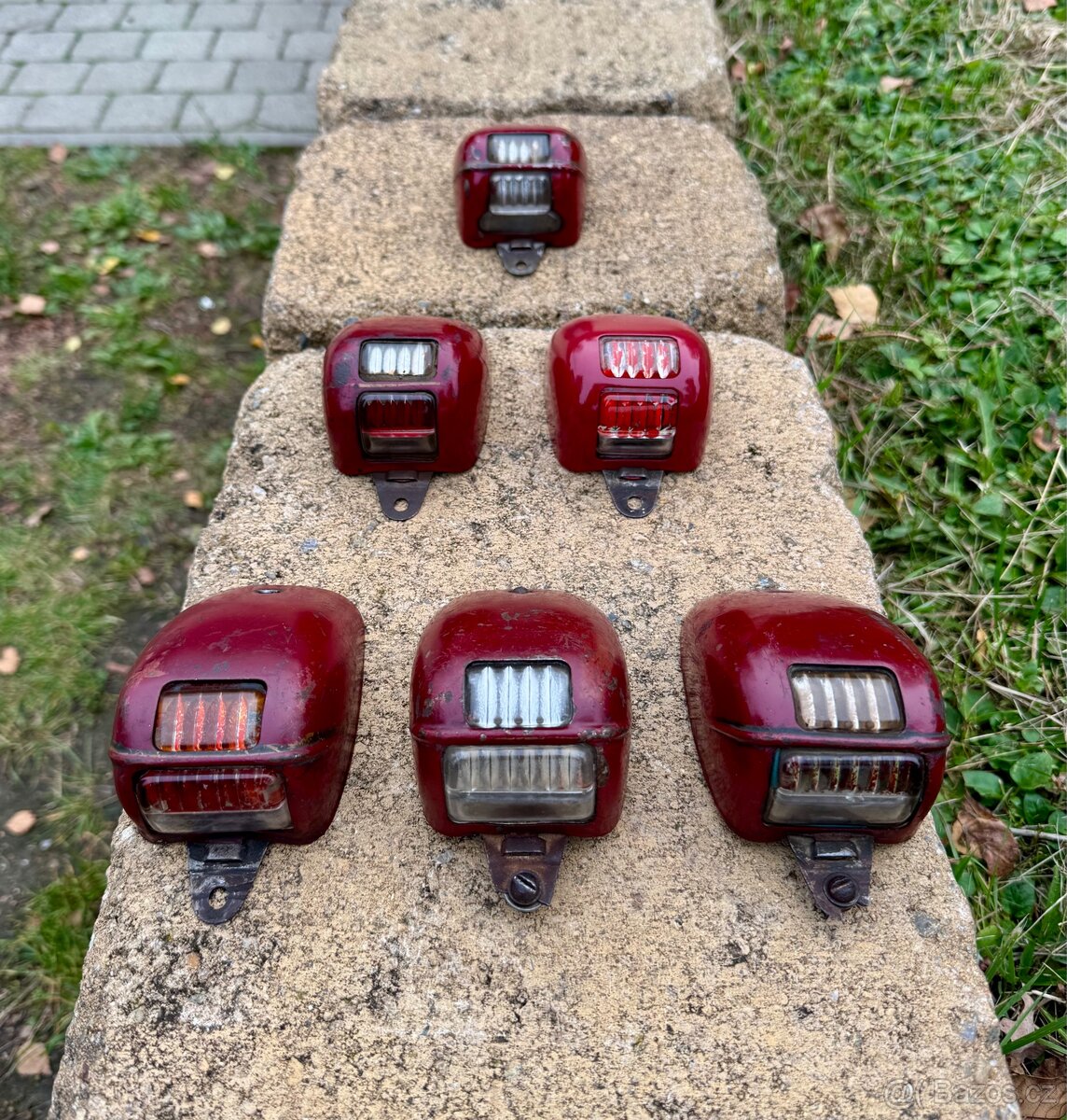 Jawa ČZ kývačka, půllitr, Velorex - zadní světla