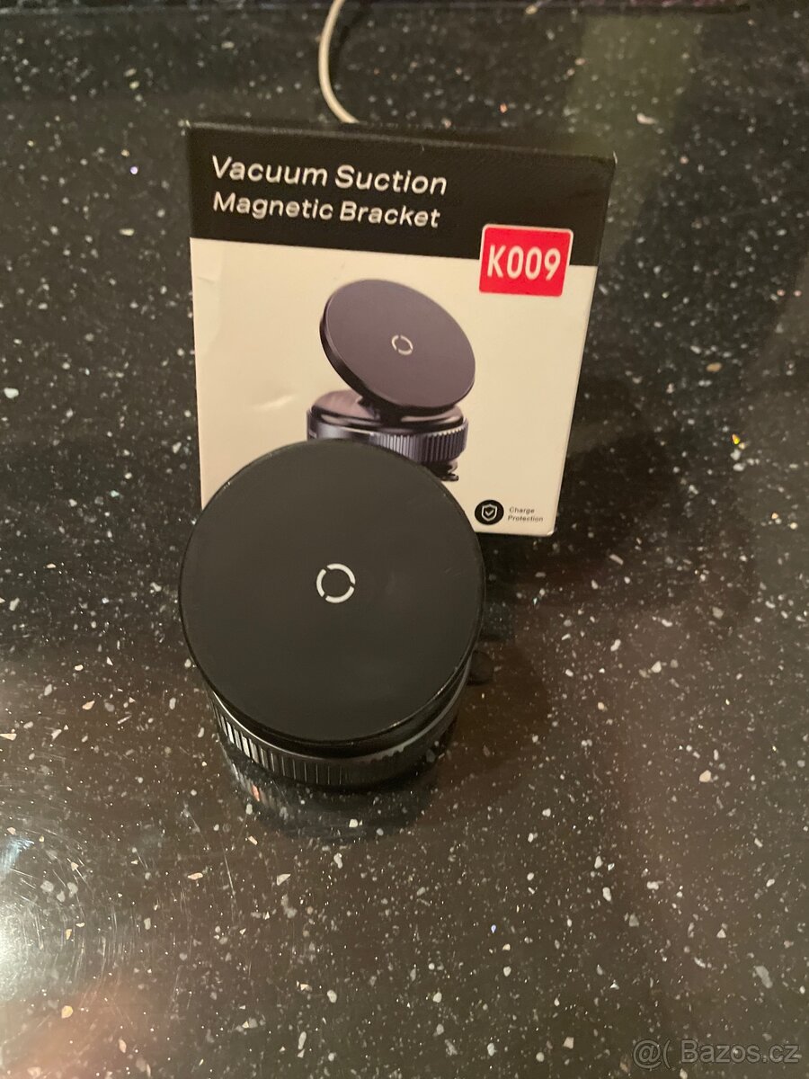 Držák na telefon do auta