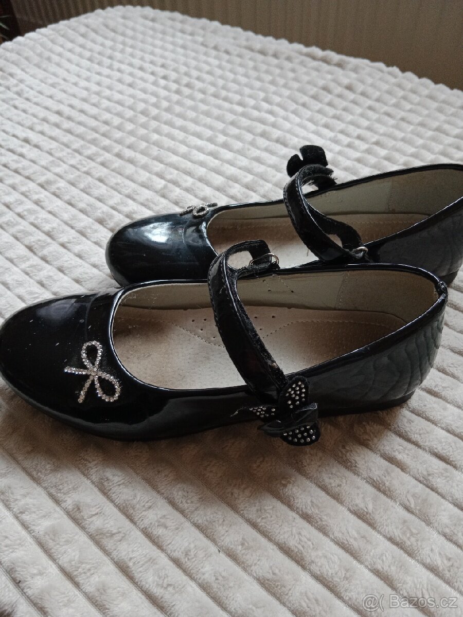 Dívčí střevíčky