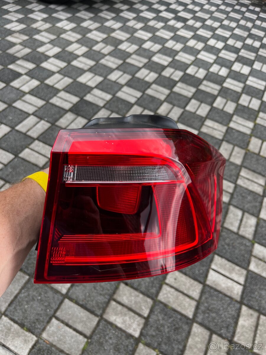 VW Golf Sportsvan org. pravé zadní světlo