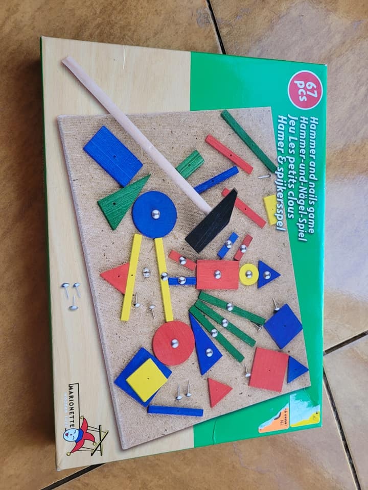 Kladívko s hřebíčky