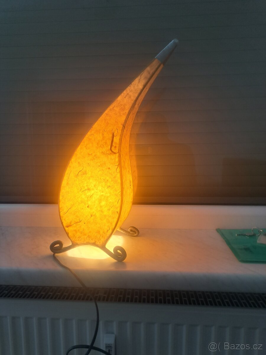 Designová stojací lampa