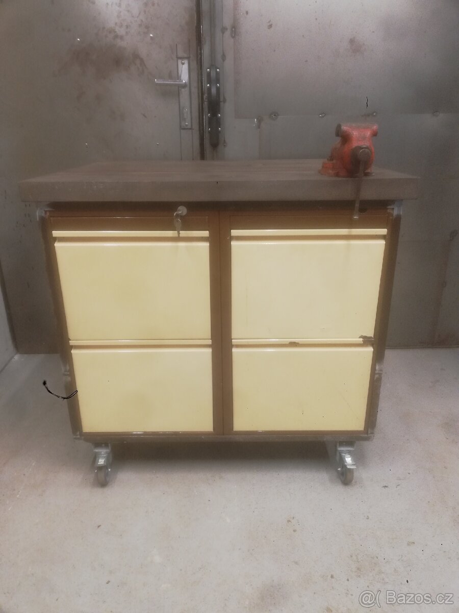 Dílenský stůl, ponk