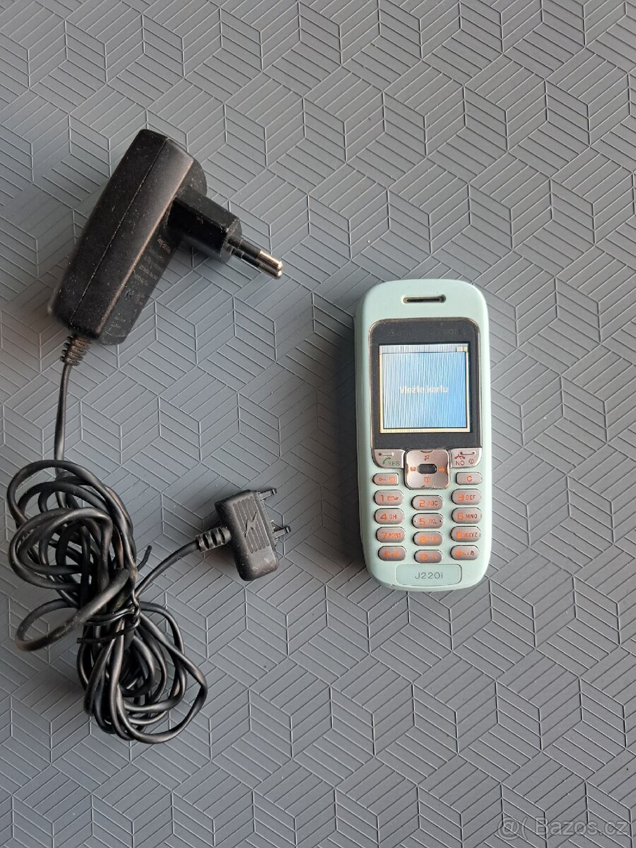 Sony Ericsson j220i