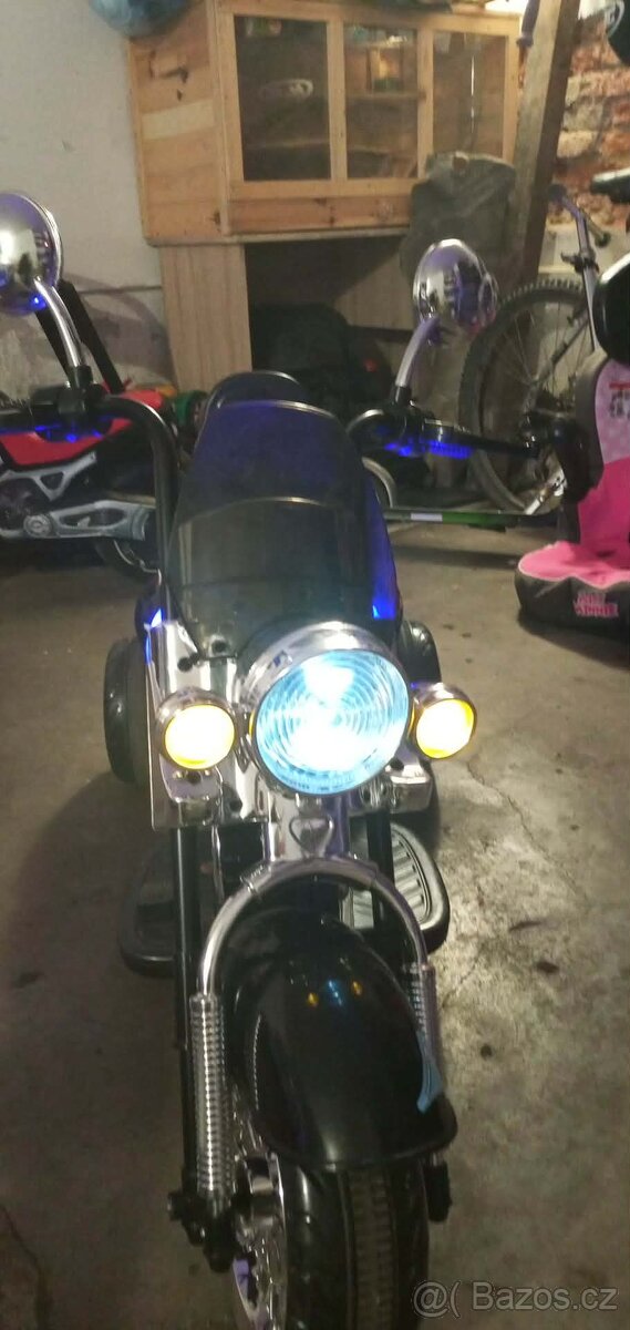 Dětská elektrická tříkolka