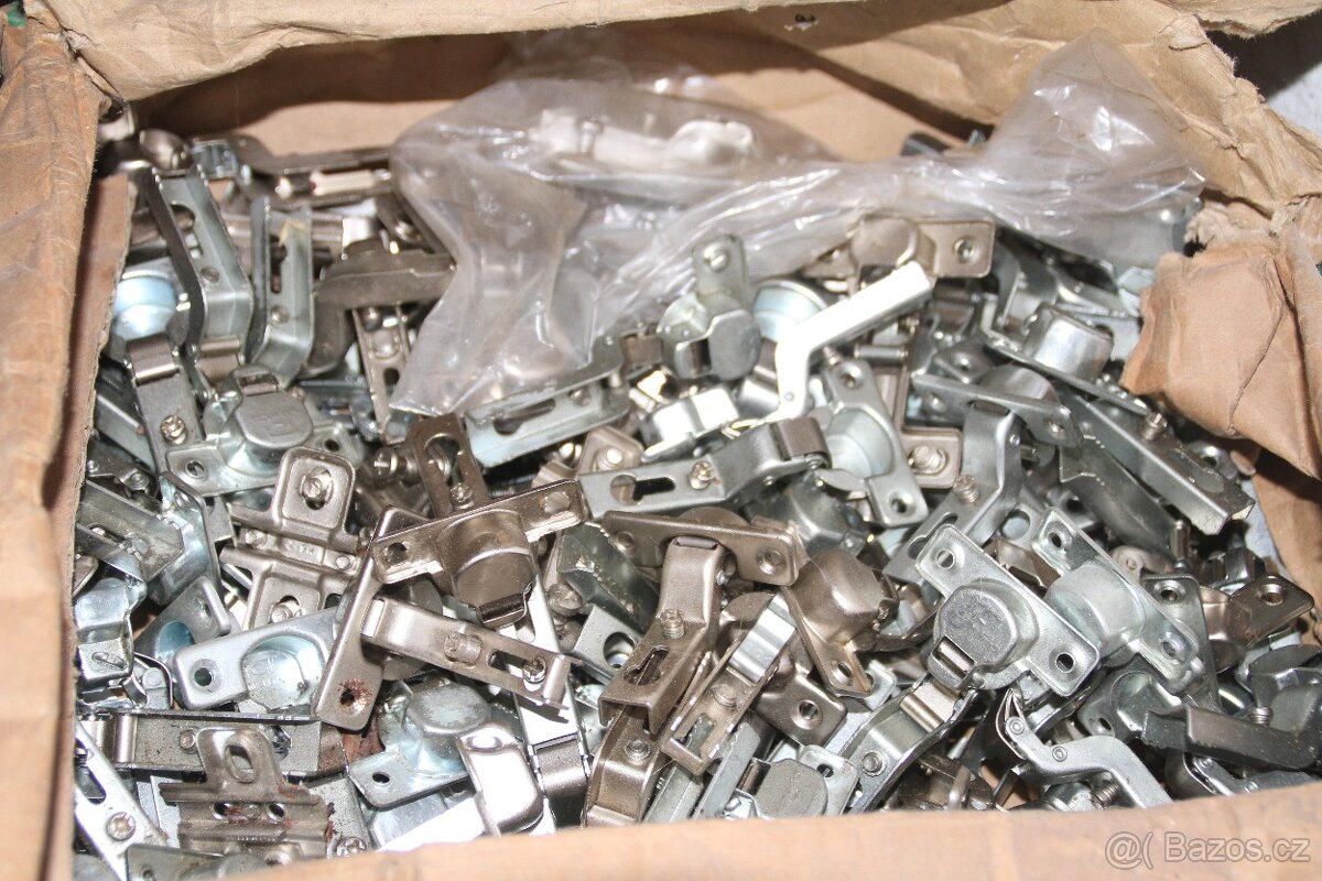 Prodám kování na kuchyně,panty