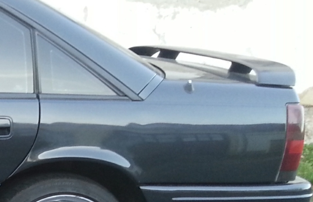 Křídlo kufru originál na Omega A 3000