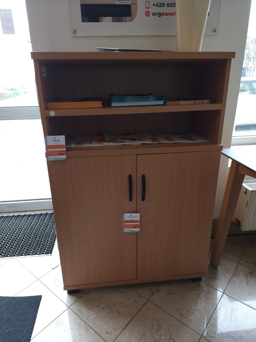 Střední skříň s nikou