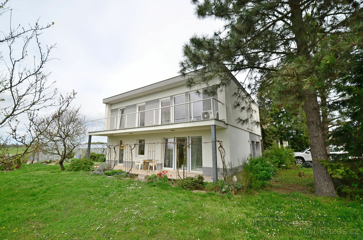 Prodej rodinného domu 194 m², pozemek 590 m²