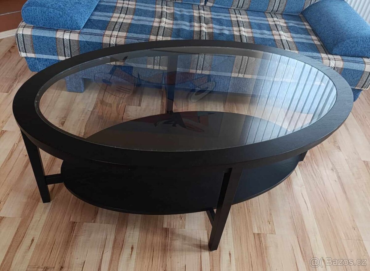 Krásný oválný konferenční stůl Ikea. Černé dřevo, sklo.
