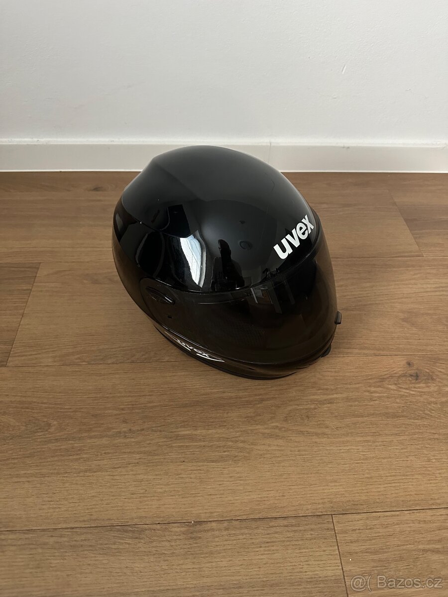 Helma na motorku UVEX velikost xs