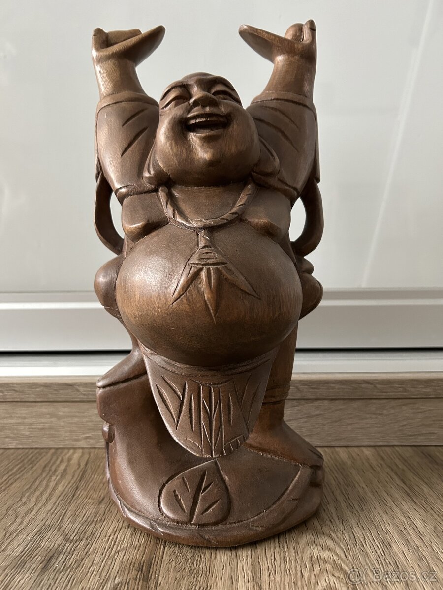 Dřevěný happy buddha