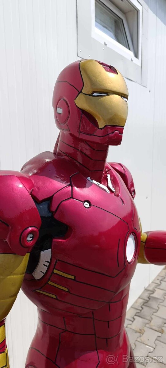 Batman , Iron Man v životní velikosti