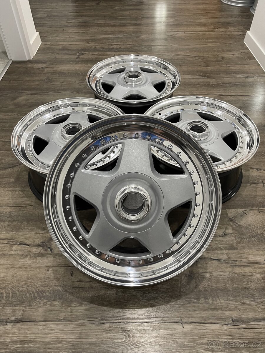 MOMO R3 17” 5x114,3 8J et37