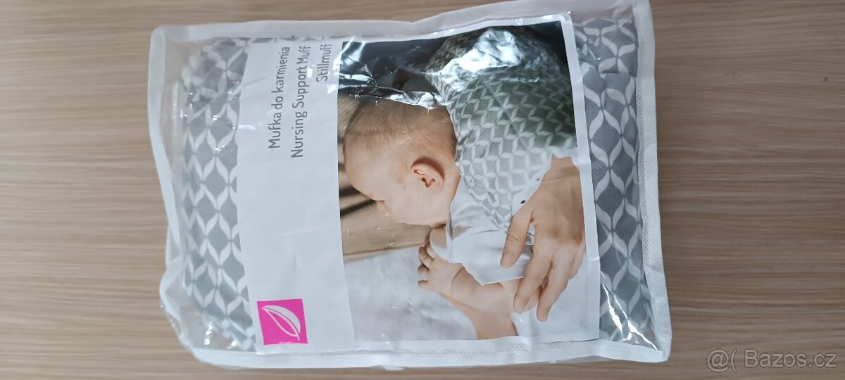 Rukáv/polštářek na krmení miminka