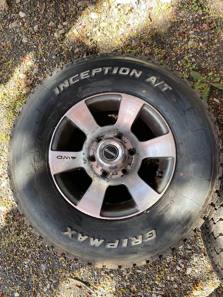 Prodám celoroční sadu kol 235/75 R15