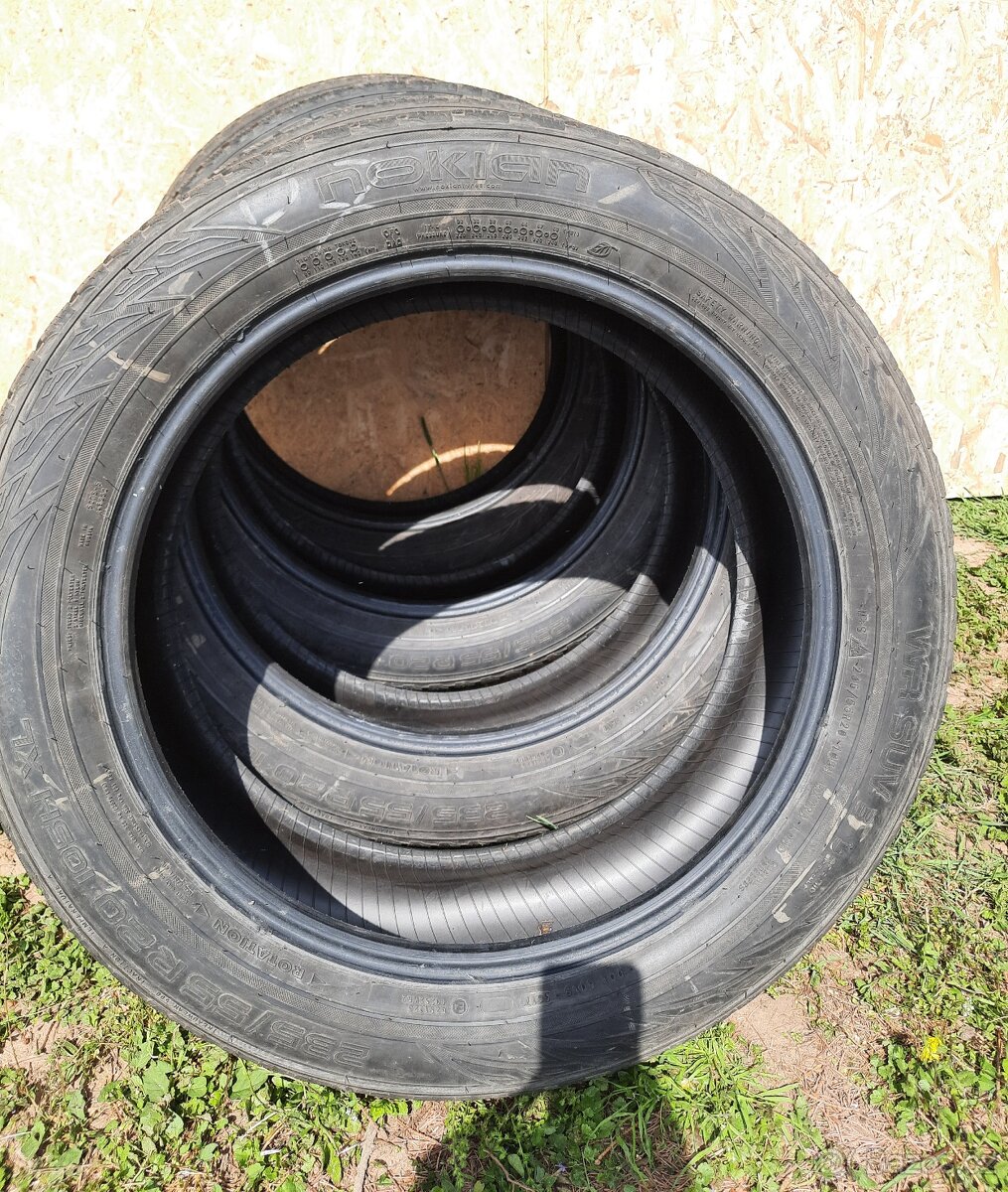 Zimní pneu Nokian 235/55 r20