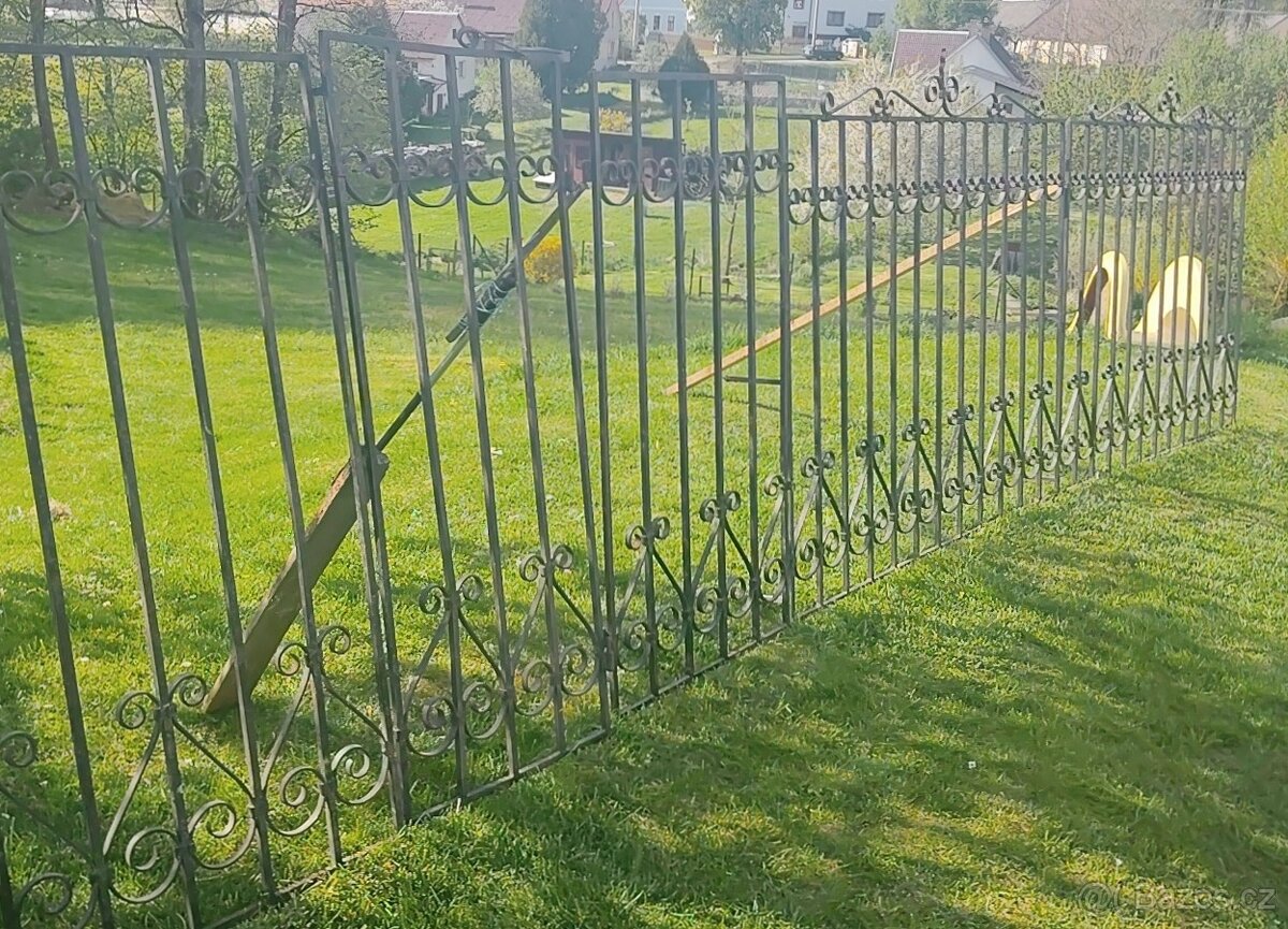 Kovaný plot